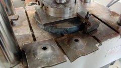 壓制礦用錨桿托盤需要多少噸的液壓機(jī)？