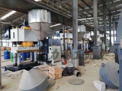 <b>2000噸耐火磚成型液壓機油缸晃動什么原因？</b>