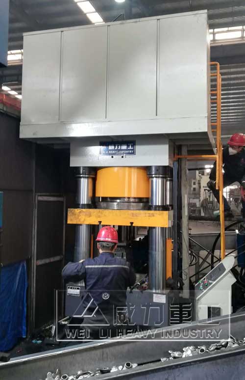 1000噸熱鐓機(jī)客戶工作現(xiàn)場