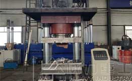 <b>1000噸四柱液壓機(jī)熱鍛成型現(xiàn)場圖</b>