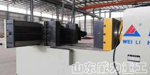 400噸單臂臥式壓力機(jī)客戶工作現(xiàn)場