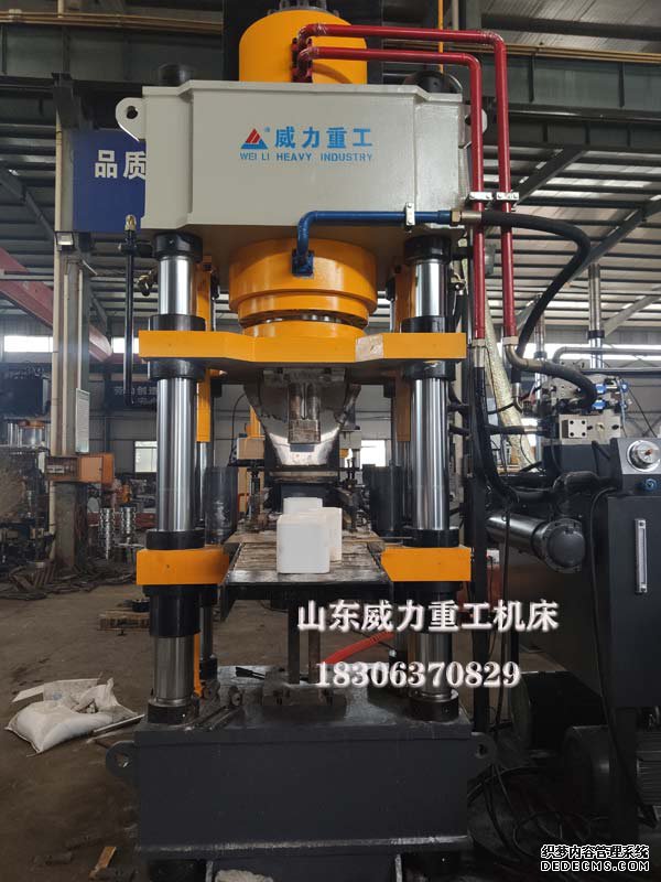 400噸快速舔鹽壓塊機(jī)