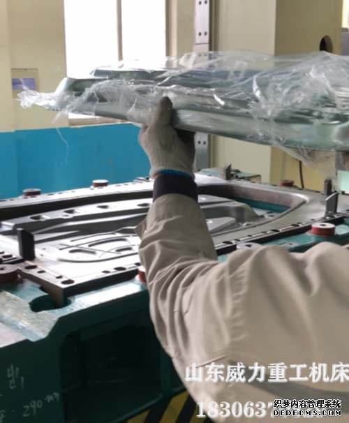 門板拉延成型