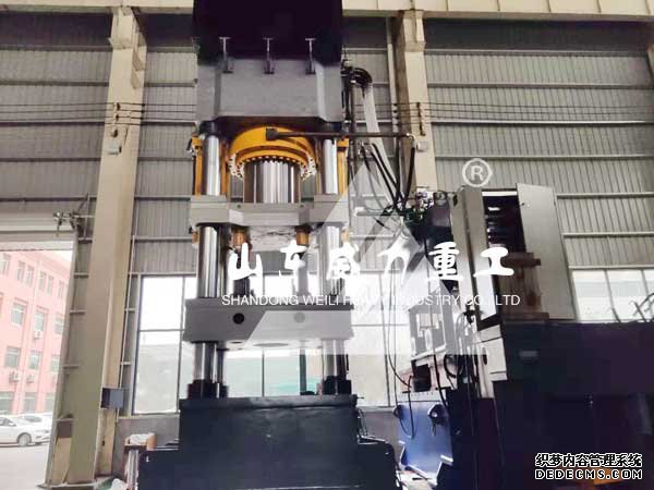 1800噸四柱液壓機(jī)圖片